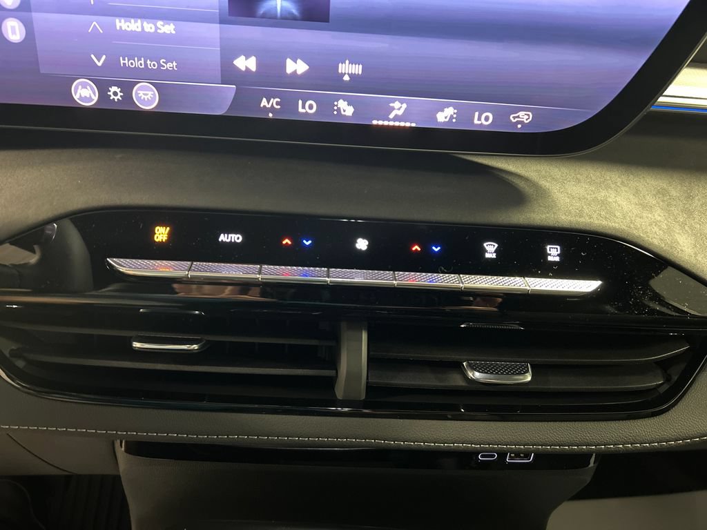 New 2027 Buick Enclave Sport Touring w/ Power Package AWD/4WD image 17