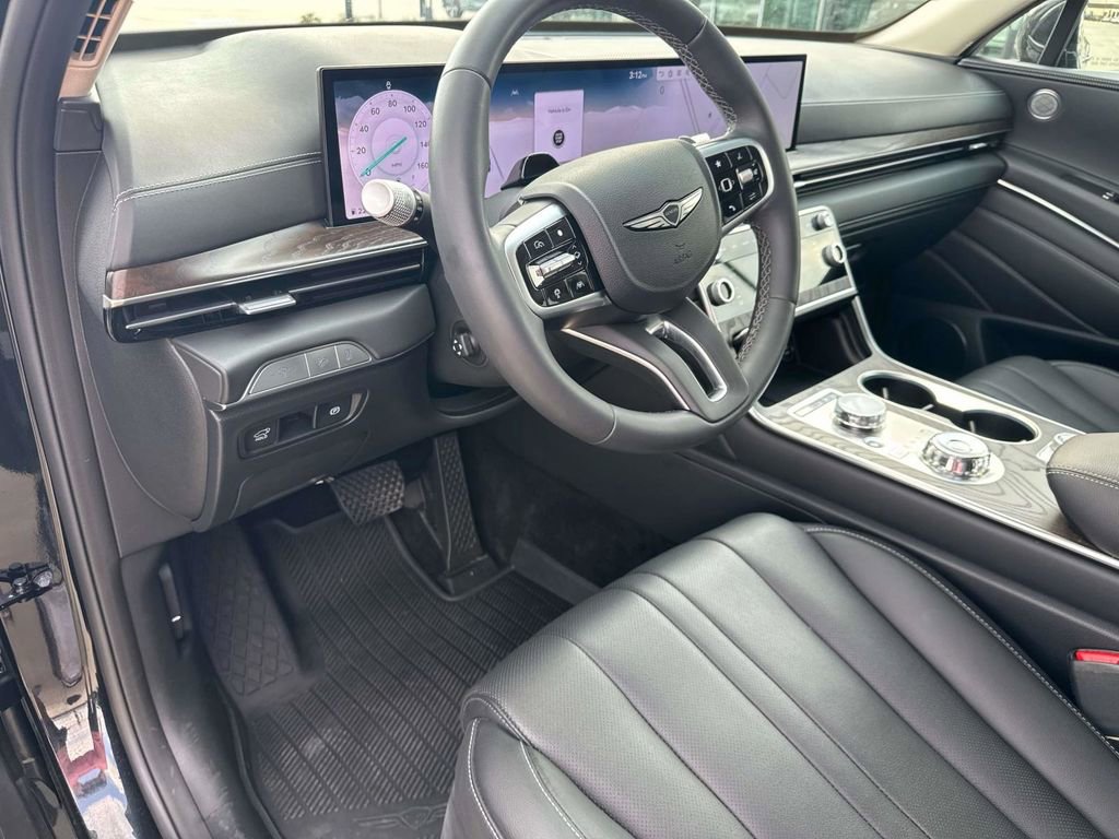 Used 2025 Genesis GV80 2.5T Select image 24