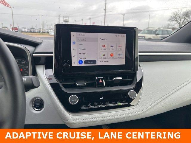 Used 2025 Toyota Corolla SE image 2