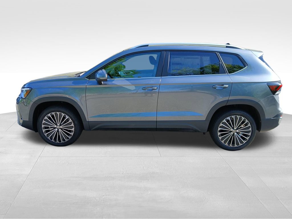 New 2026 Volkswagen Taos SE image 2