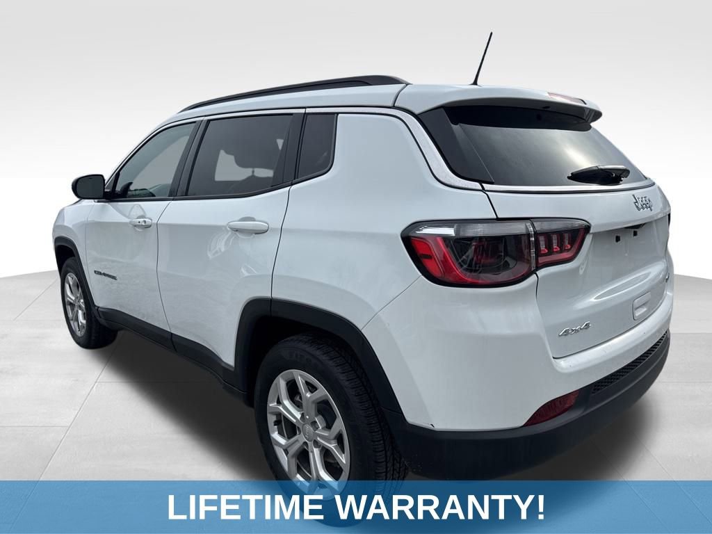 Used 2024 Jeep Compass Latitude image 4