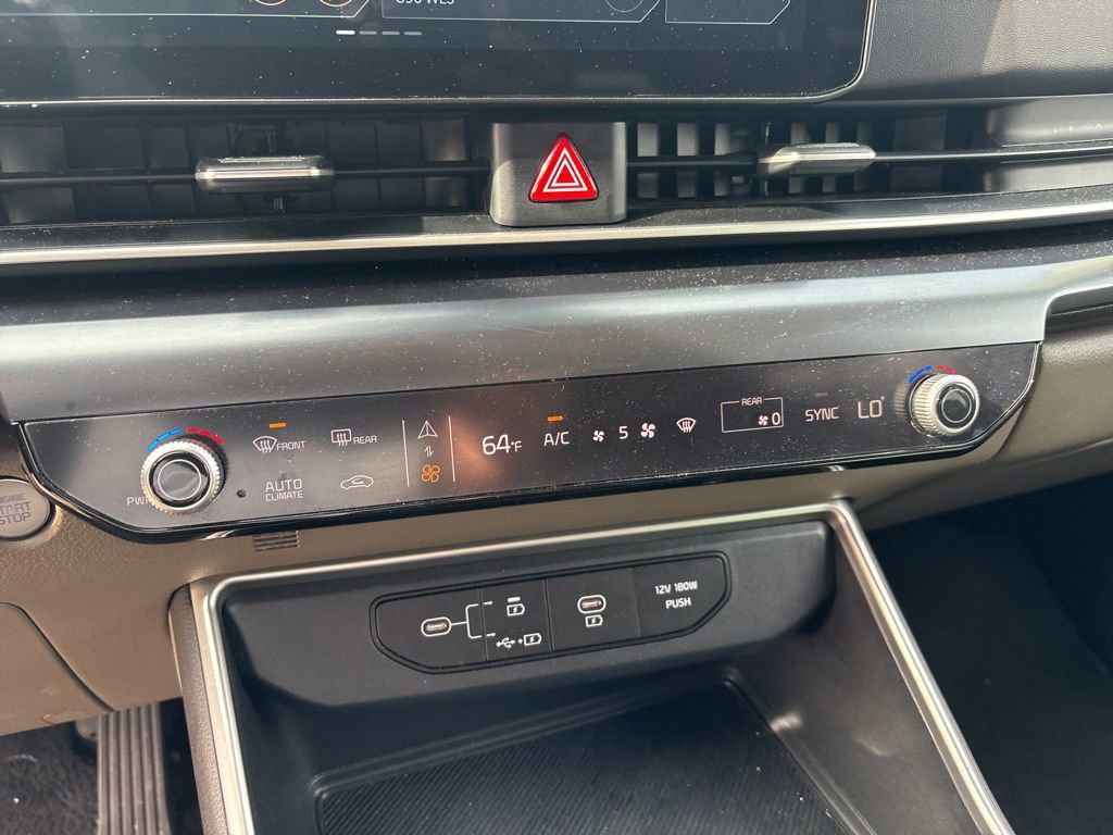 Used 2025 Kia Carnival image 17