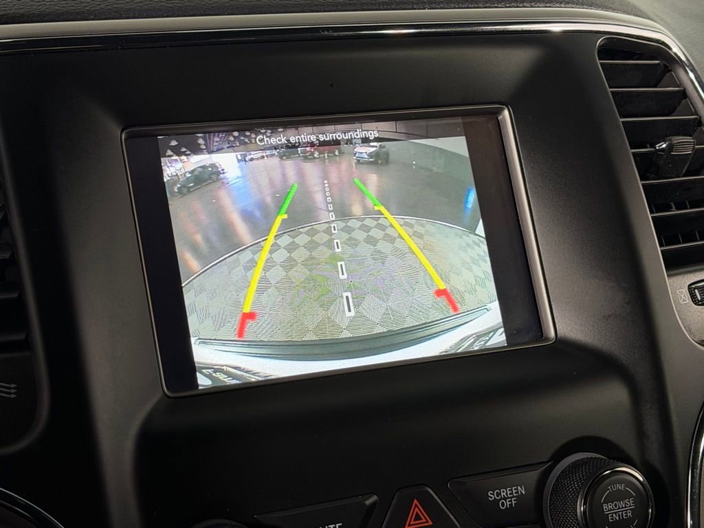 Used 2021 Jeep Grand Cherokee Laredo w/ Security & Convenience Group image 18