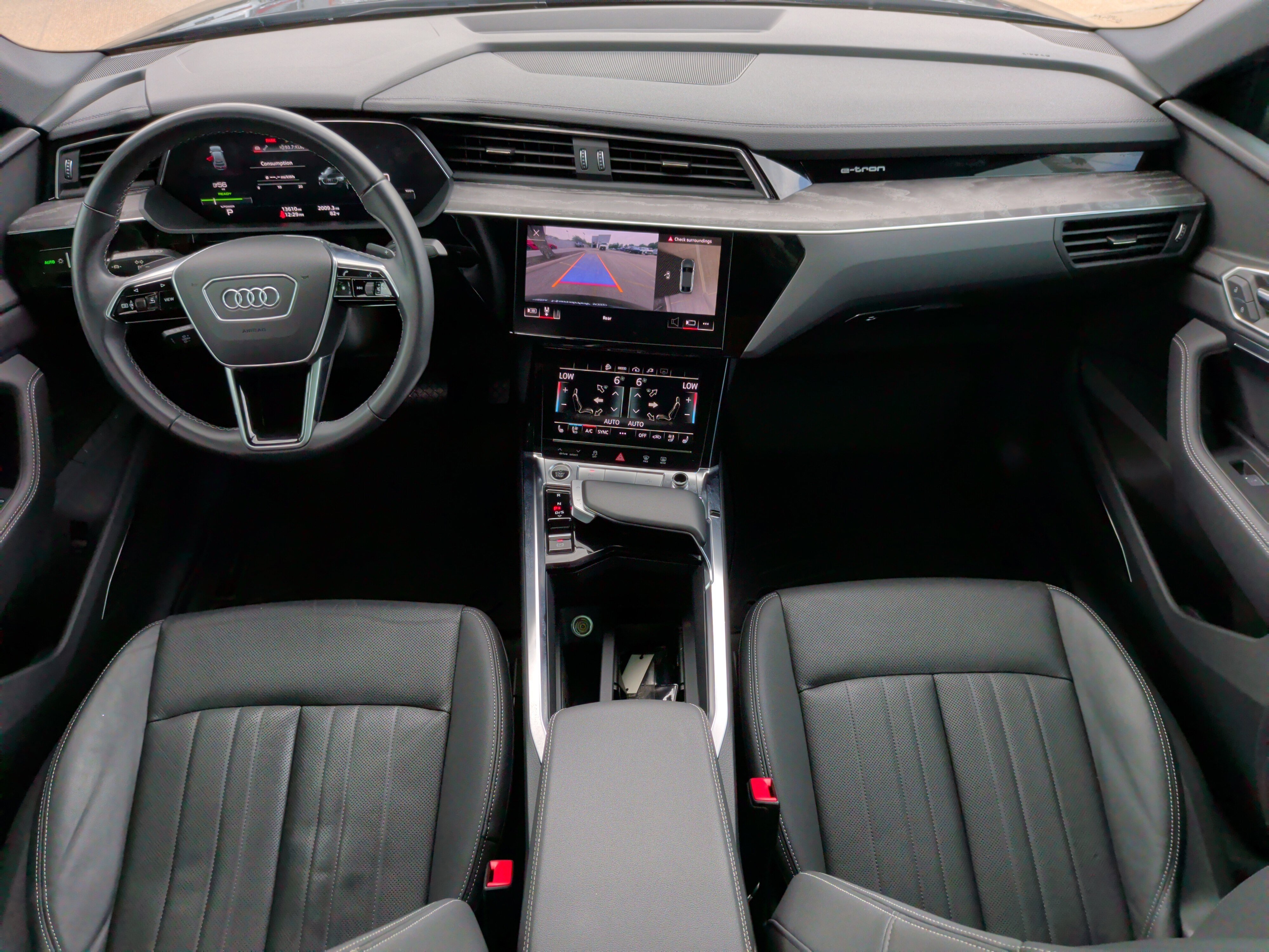 Used 2023 Audi e-tron Premium Plus image 29