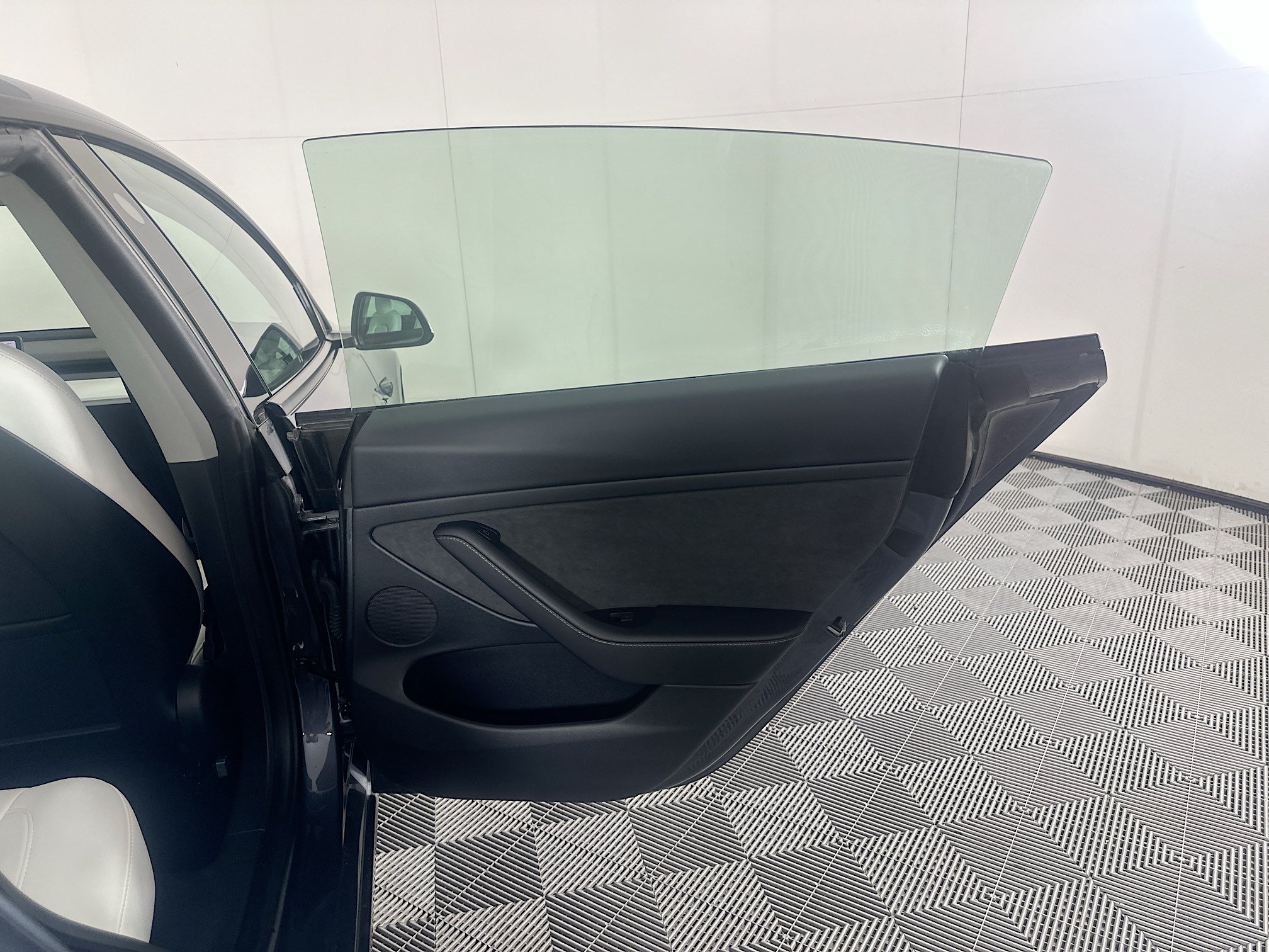 Used 2023 Tesla Model 3 Standard Range RWD image 30