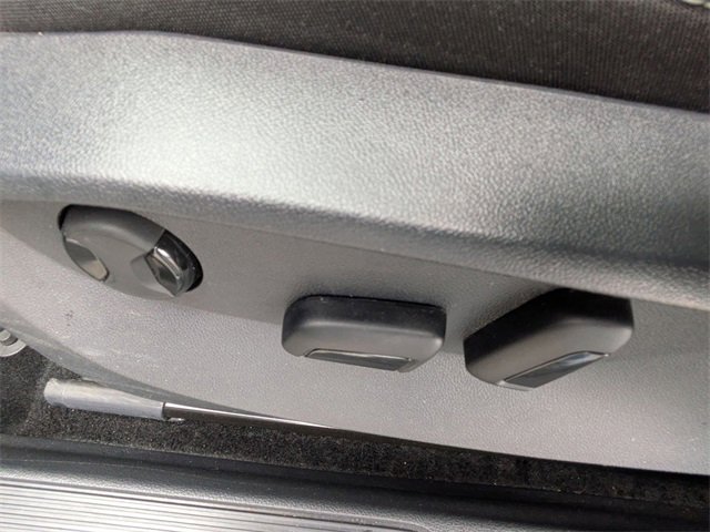 Used 2024 Volkswagen Taos SE image 12