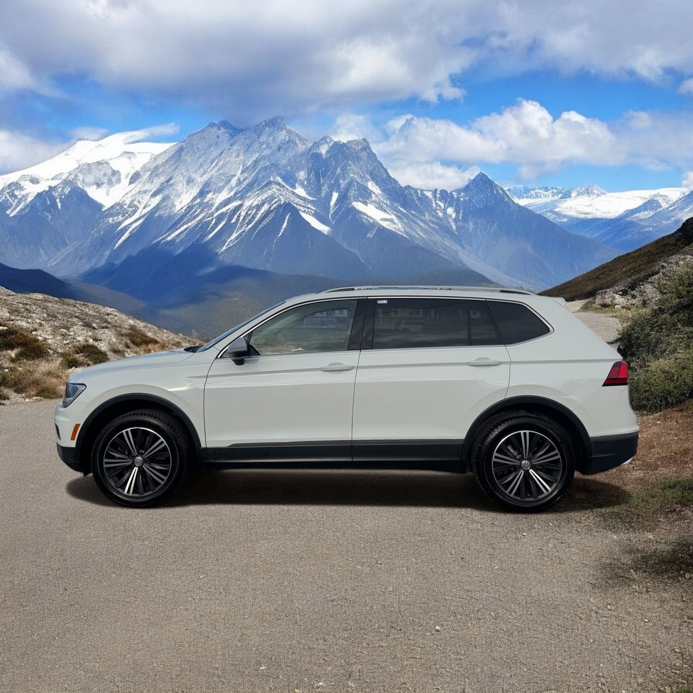 Used 2019 Volkswagen Tiguan SEL image 2