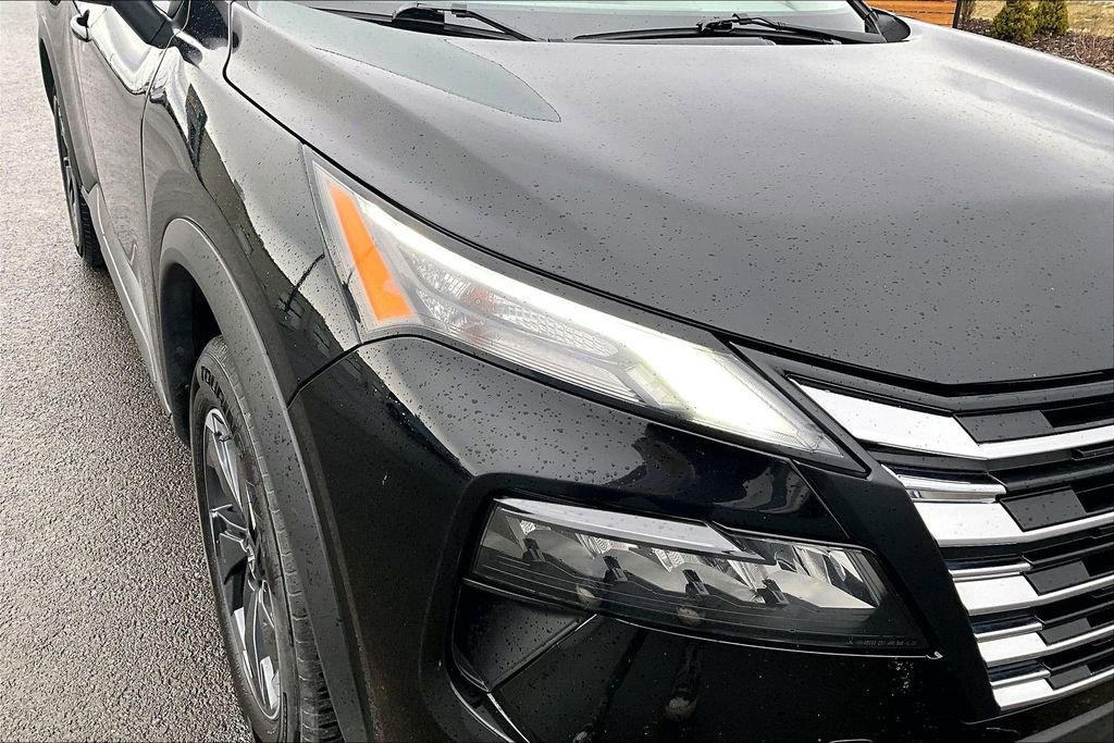 Used 2025 Nissan Rogue SV AWD/4WD image 29