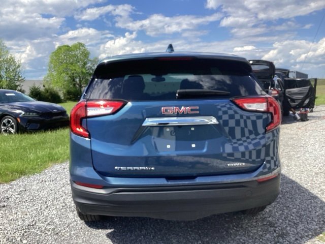 Used 2024 GMC Terrain SLE image 11