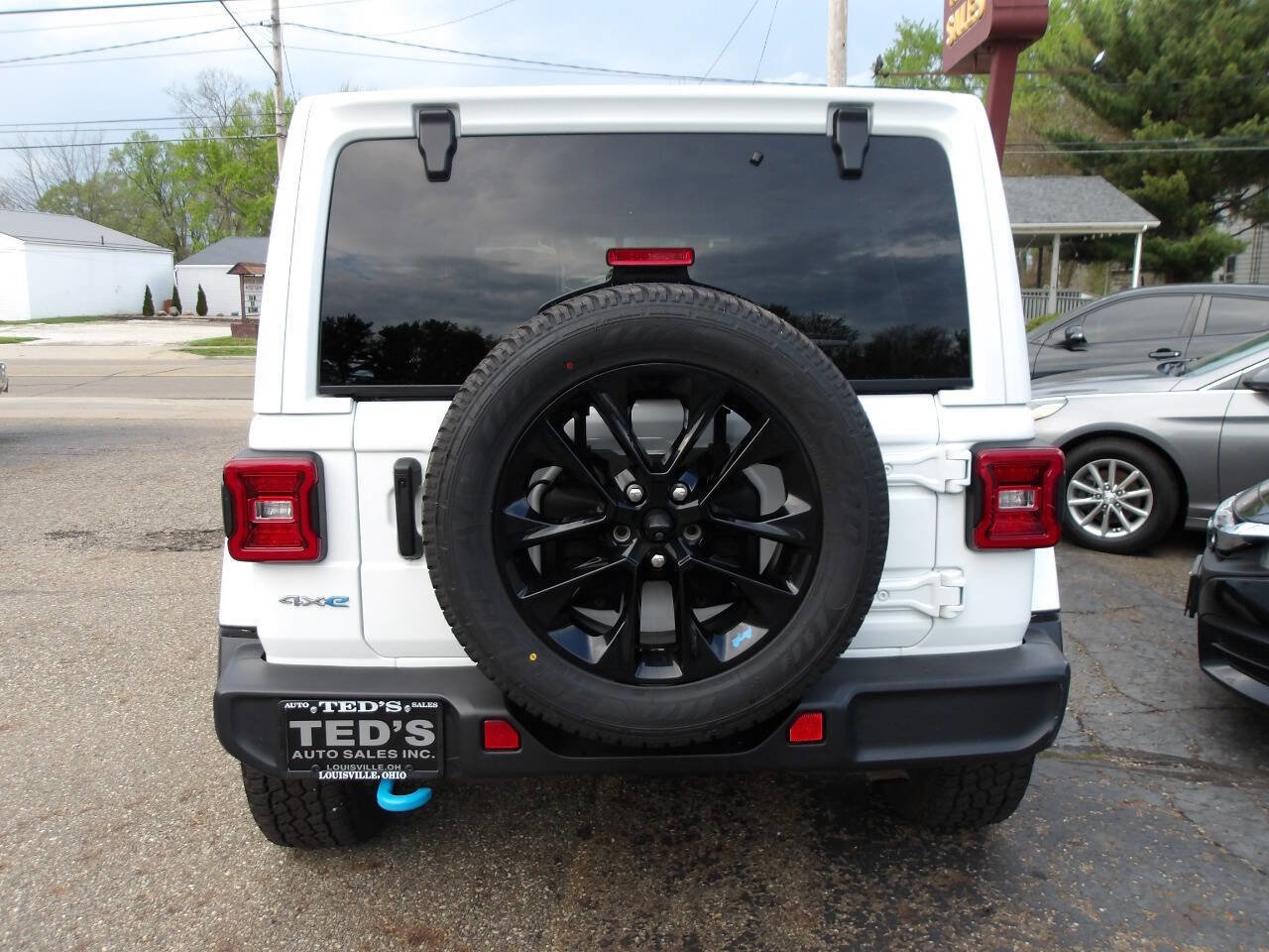 Used 2023 Jeep Wrangler Unlimited Sahara w/ Cold Weather Group AWD/4WD image 10