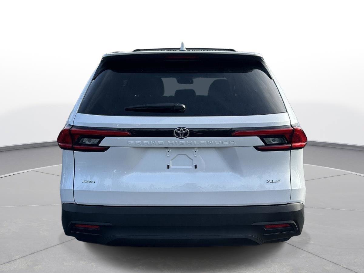 Used 2024 Toyota Grand Highlander XLE image 17