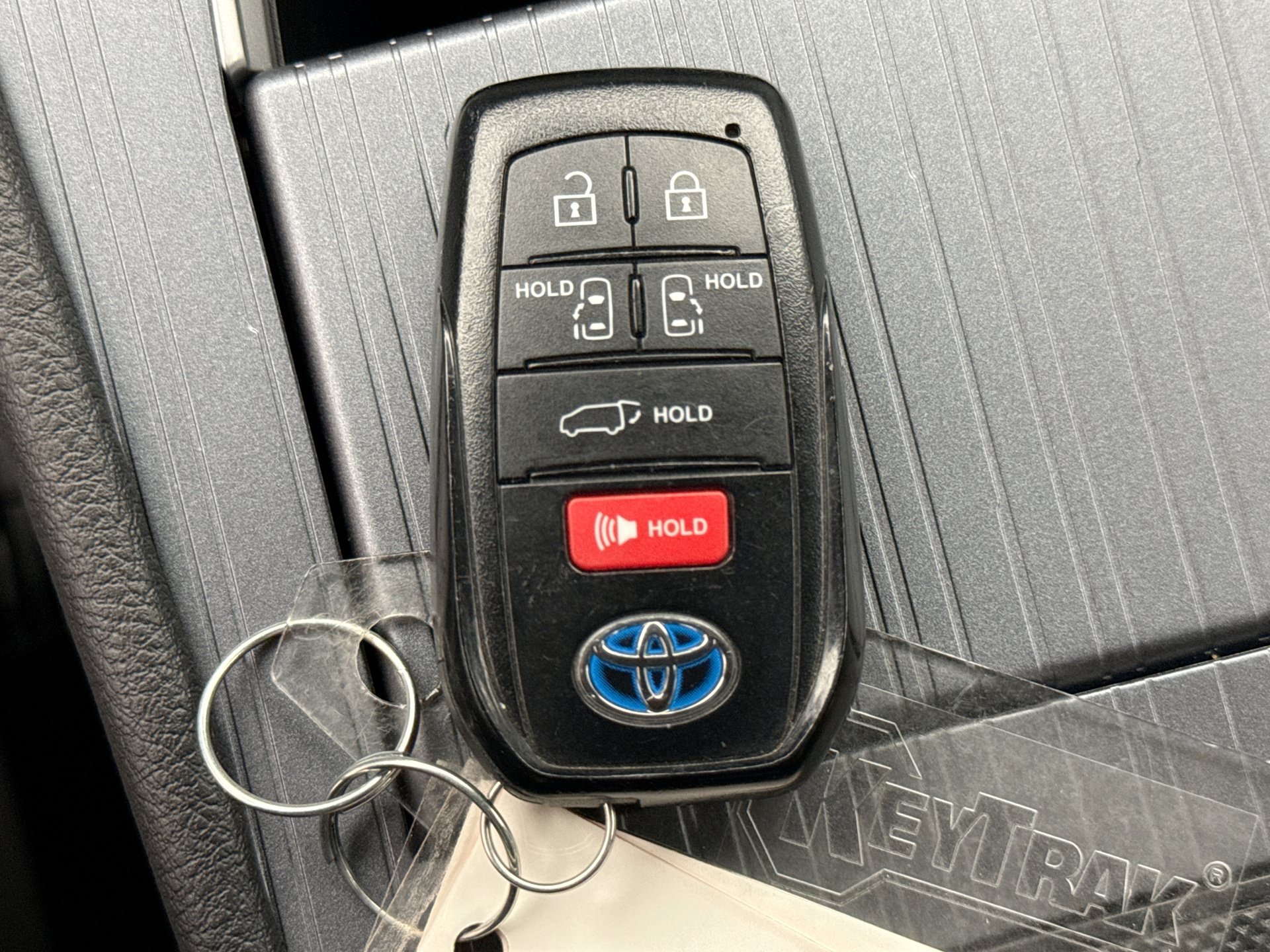 Used 2025 Toyota Sienna XLE AWD/4WD image 26