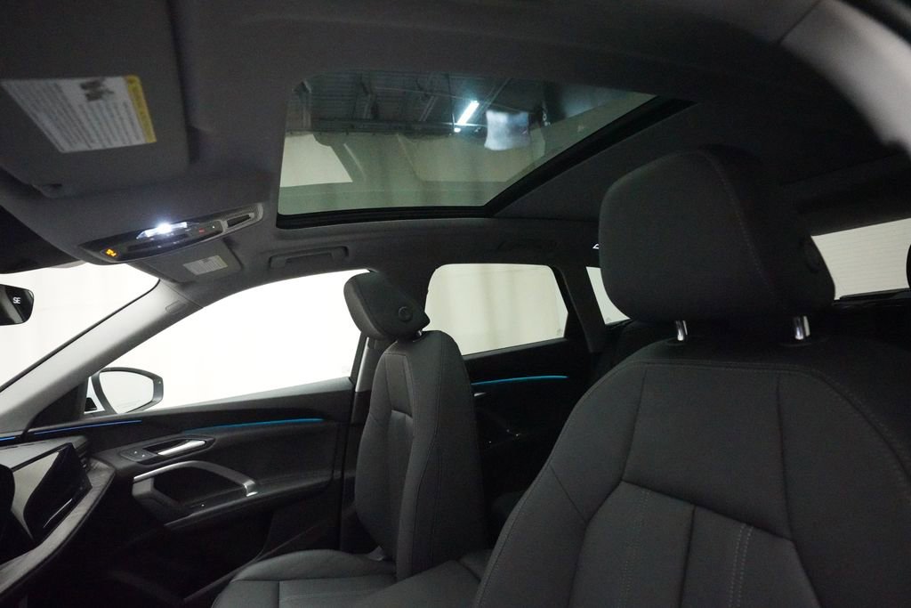 Used 2025 Audi Q5 Premium w/ Convenience Package image 29