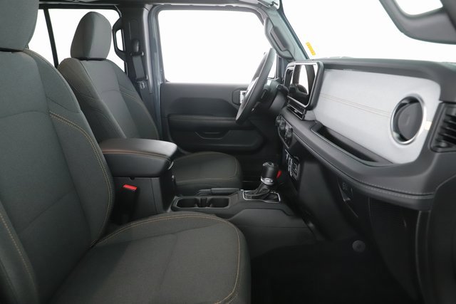 Used 2025 Jeep Wrangler Unlimited Sahara image 29