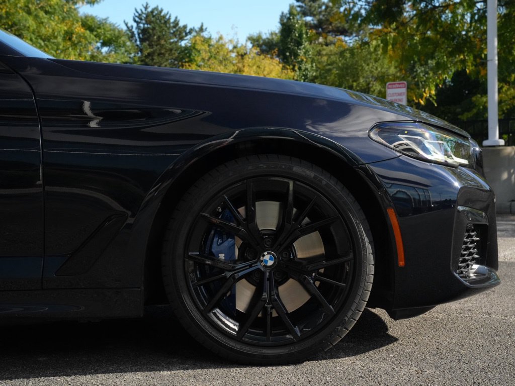 Used 2021 BMW M550i xDrive w/ Shadowloine Package AWD/4WD image 17