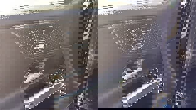 Certified 2025 Mercedes-Benz GLB 250 4MATIC image 15