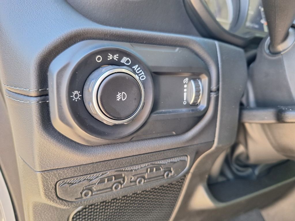 Used 2024 Jeep Wrangler Sahara image 12