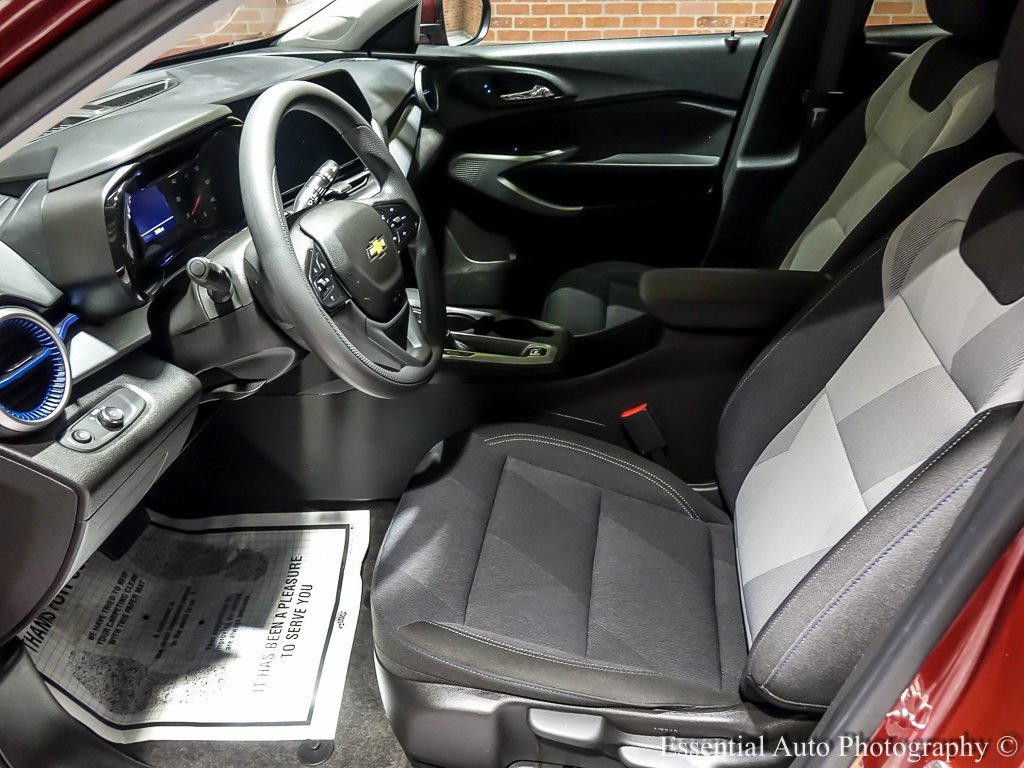 Used 2025 Chevrolet Trax LS w/ LS Convenience Package image 14