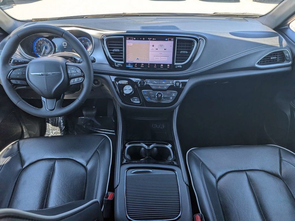 Used 2025 Chrysler Pacifica Limited FWD image 15