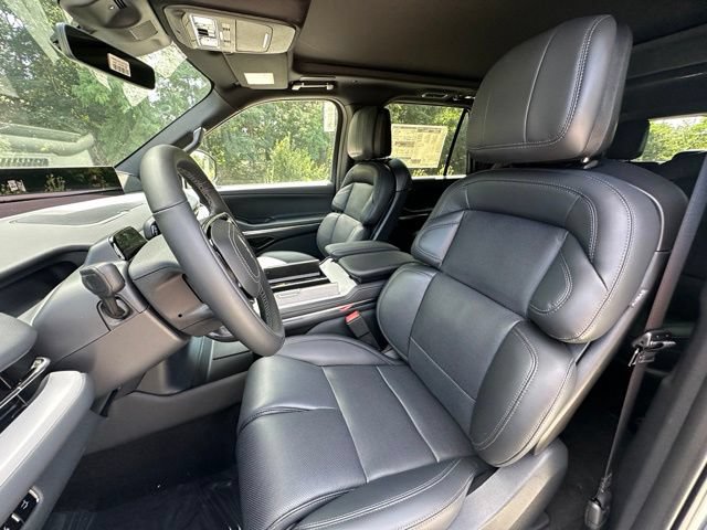 New 2027 Lincoln Navigator Reserve w/ Jet Appearance Package AWD/4WD image 17