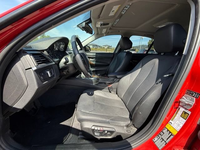Used 2014 BMW 320i xDrive Sedan AWD/4WD image 12