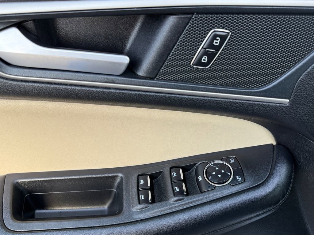 Used 2021 Ford Edge SEL image 11