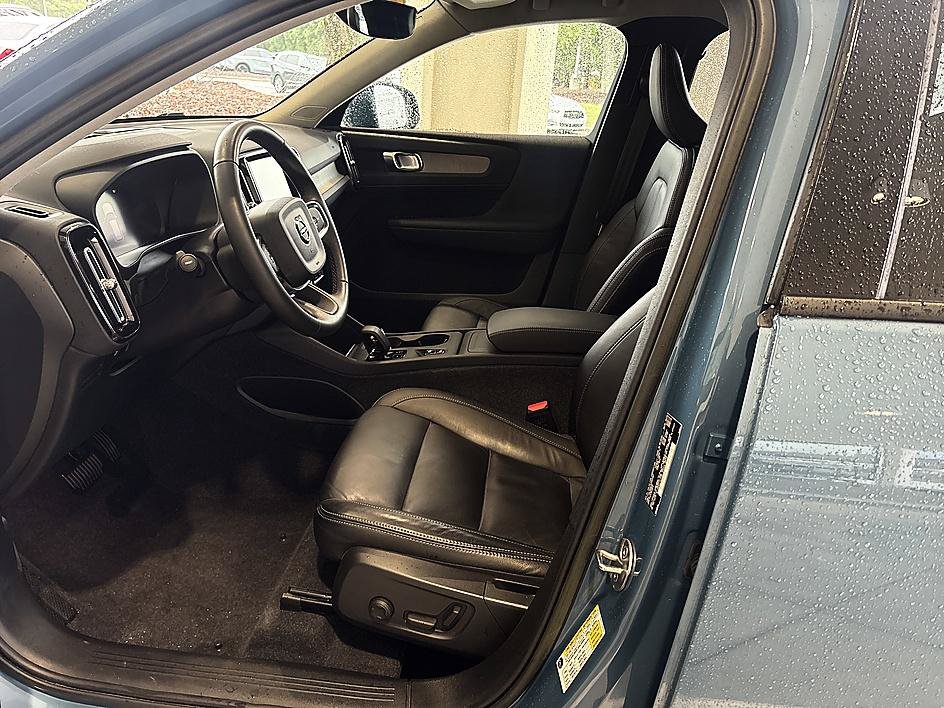 Used 2023 Volvo XC40 B5 Core AWD/4WD image 11