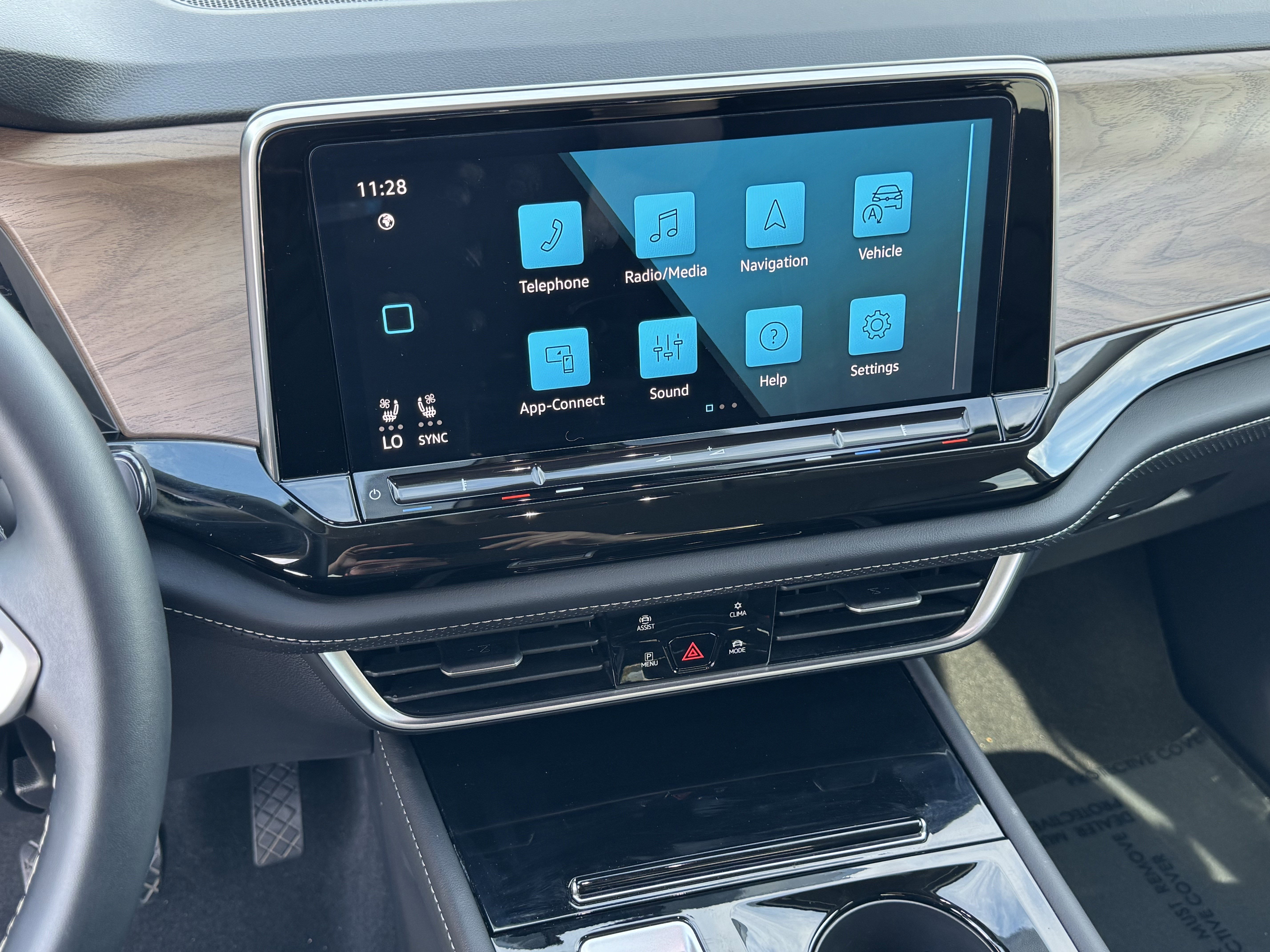 Certified 2025 Volkswagen Atlas SE image 25