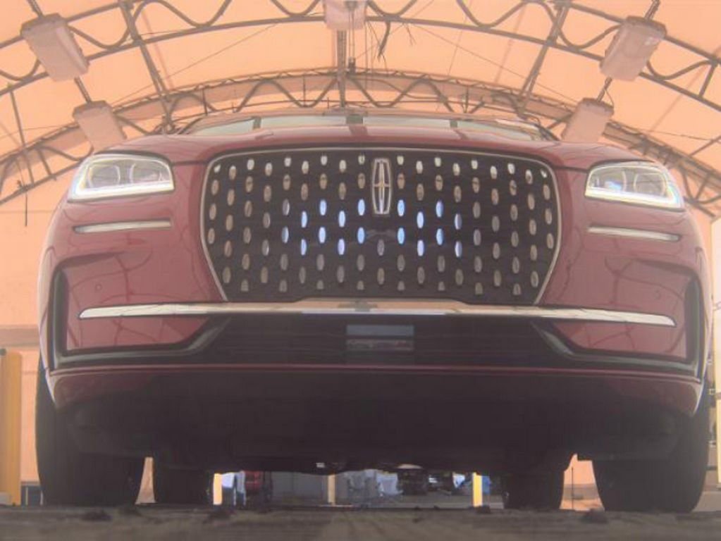 Used 2023 Lincoln Corsair Grand Touring w/ Equipment Group 302A image 3