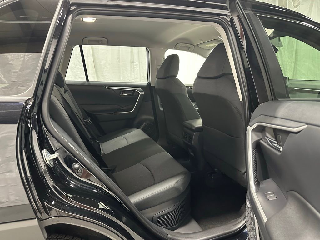 Used 2025 Toyota RAV4 XLE image 39