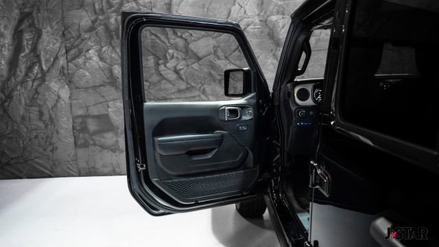 Used 2024 Jeep Wrangler Unlimited AWD/4WD image 4
