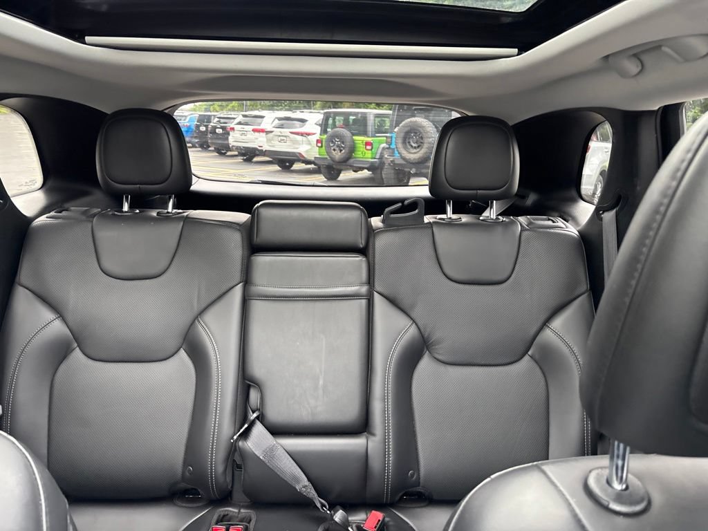 Used 2019 Jeep Cherokee Limited w/ Technology Group AWD/4WD image 35