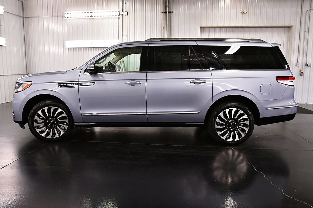 Used 2023 Lincoln Navigator L Black Label AWD/4WD image 4