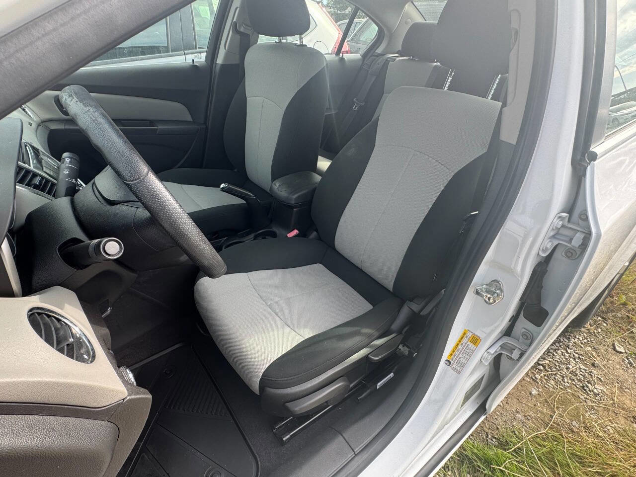 Used 2011 Chevrolet Cruze LS FWD image 12