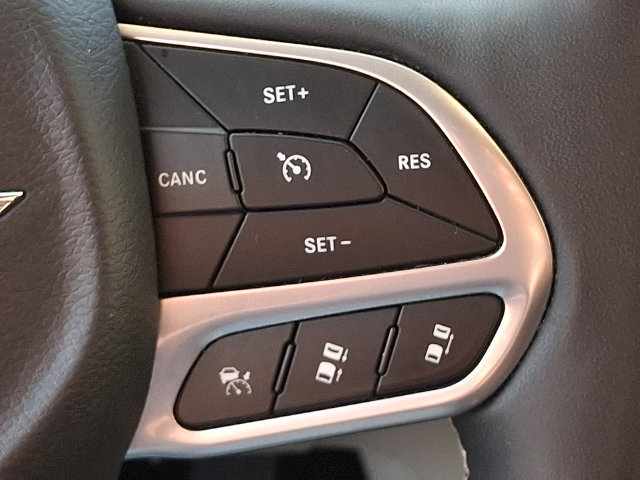 Used 2023 Chrysler Pacifica Touring-L FWD image 22