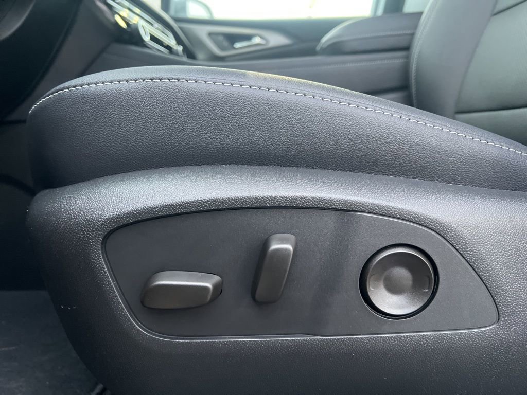 New 2026 Chevrolet Traverse LT w/ Midnight/Sport Edition image 9