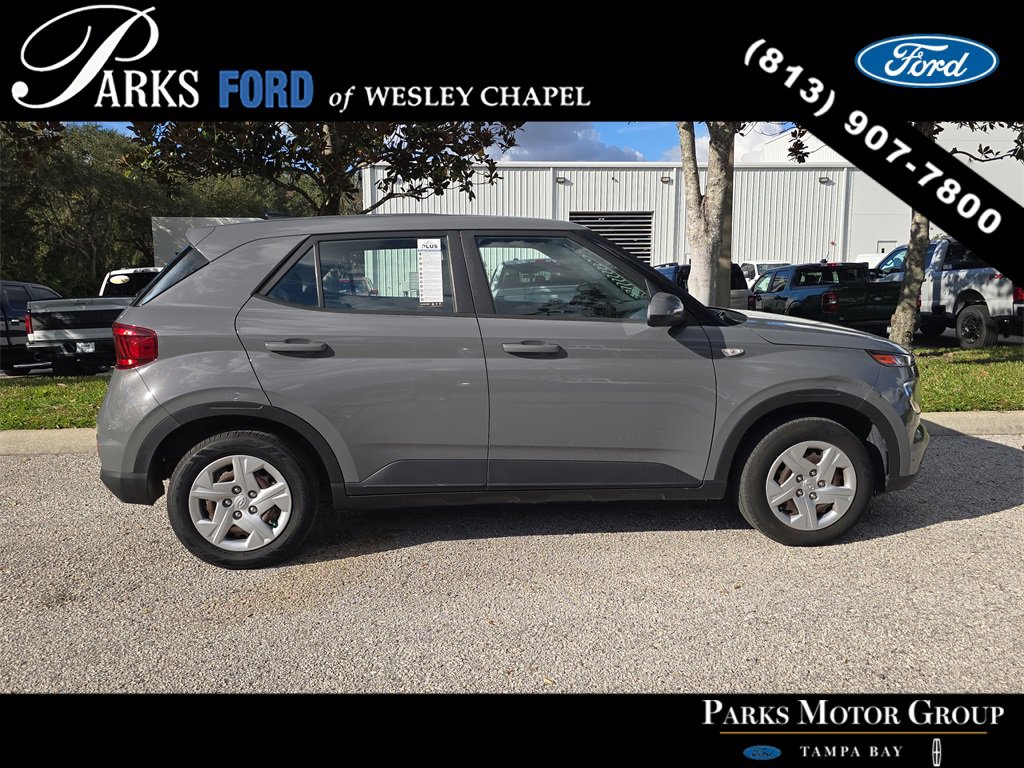 Used 2020 Hyundai Venue SE image 3