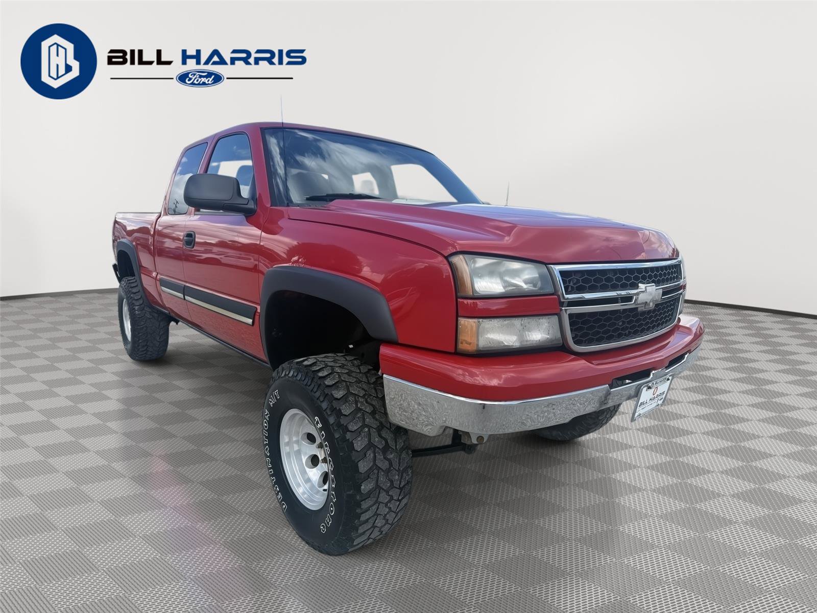 Used 2006 Chevrolet Silverado 1500 LT w/ Light Duty Power Package AWD/4WD image 3