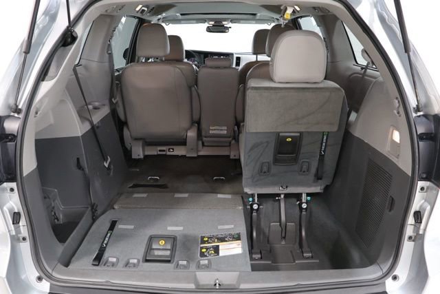 Used 2019 Toyota Sienna XLE FWD image 35