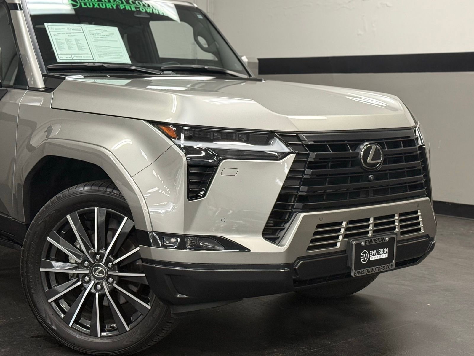 Used 2024 Lexus GX 550 w/ Accessory Package (2T) image 3