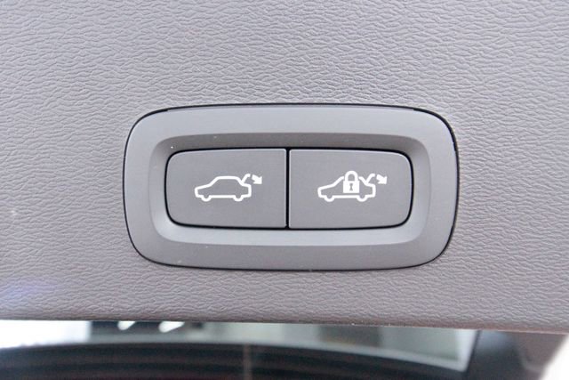 Certified 2025 Volvo XC40 B5 Ultra w/ Protection Package Premier AWD/4WD image 36