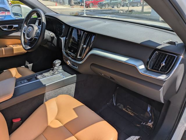 Used 2018 Volvo XC60 T5 Momentum w/ Advanced Package image 30
