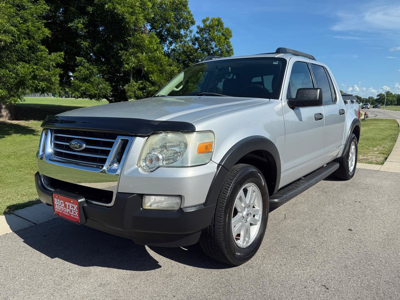 Used 2010 Ford Explorer Sport Trac XLT RWD image 4