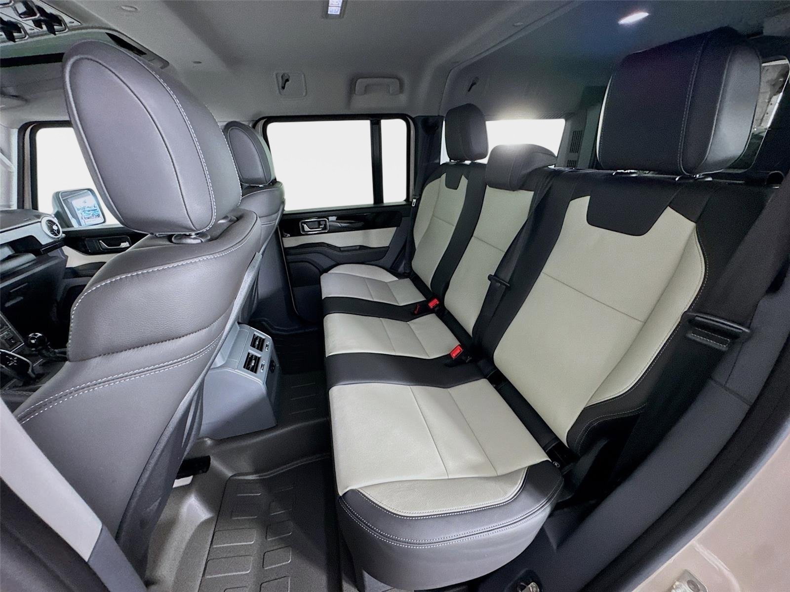 Used 2025 INEOS Grenadier Fieldmaster Edition image 21