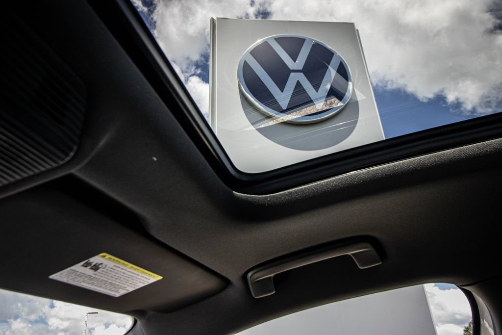Certified 2026 Volkswagen Tiguan SE R-Line FWD image 43