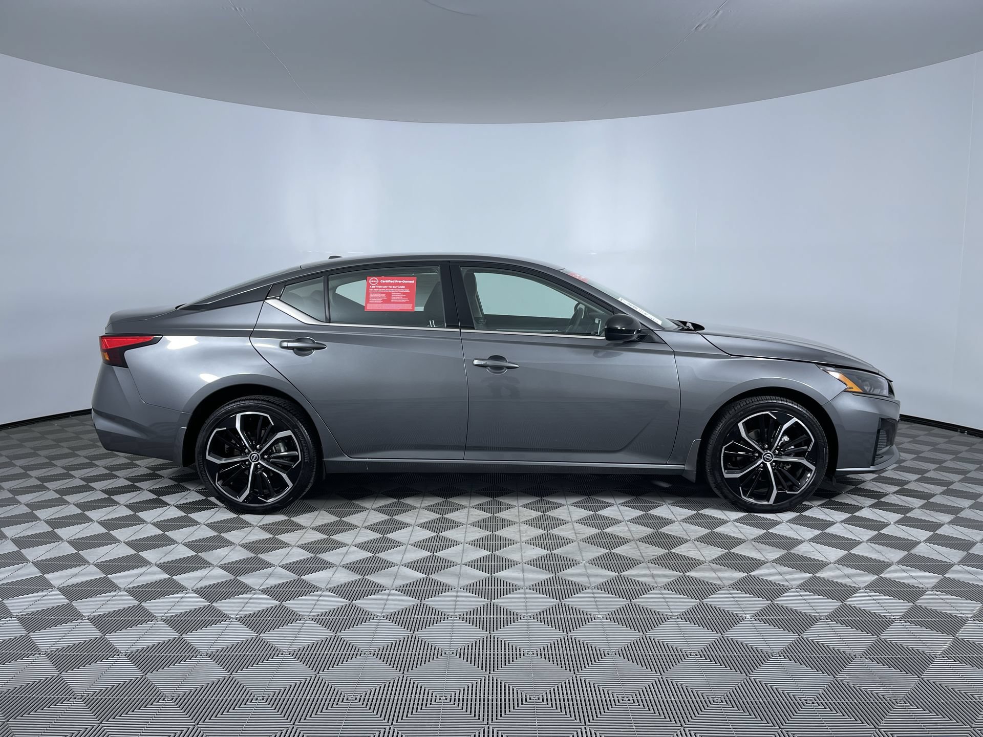 Used 2025 Nissan Altima 2.5 SR AWD/4WD image 10