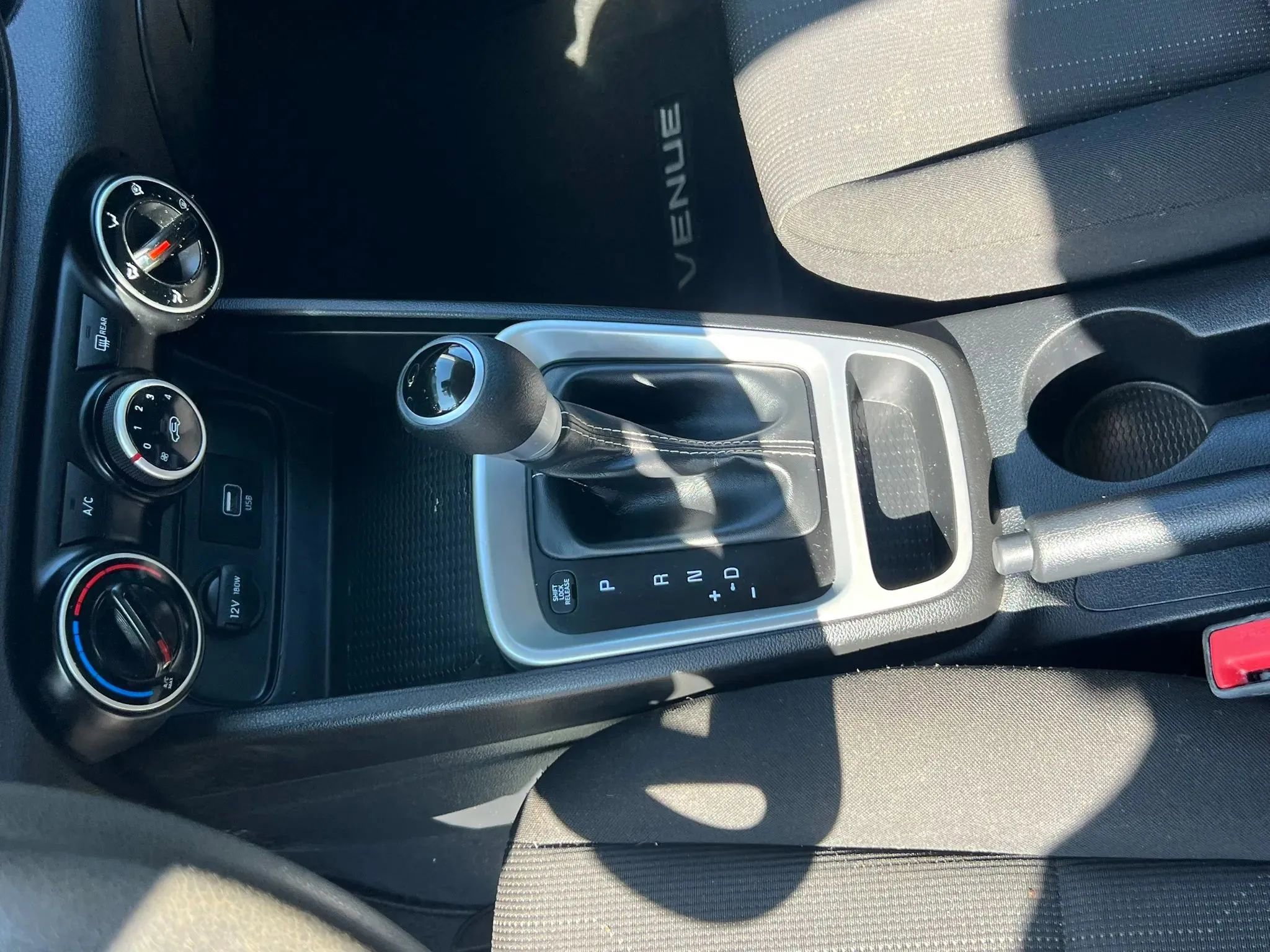 Used 2020 Hyundai Venue SE FWD image 16
