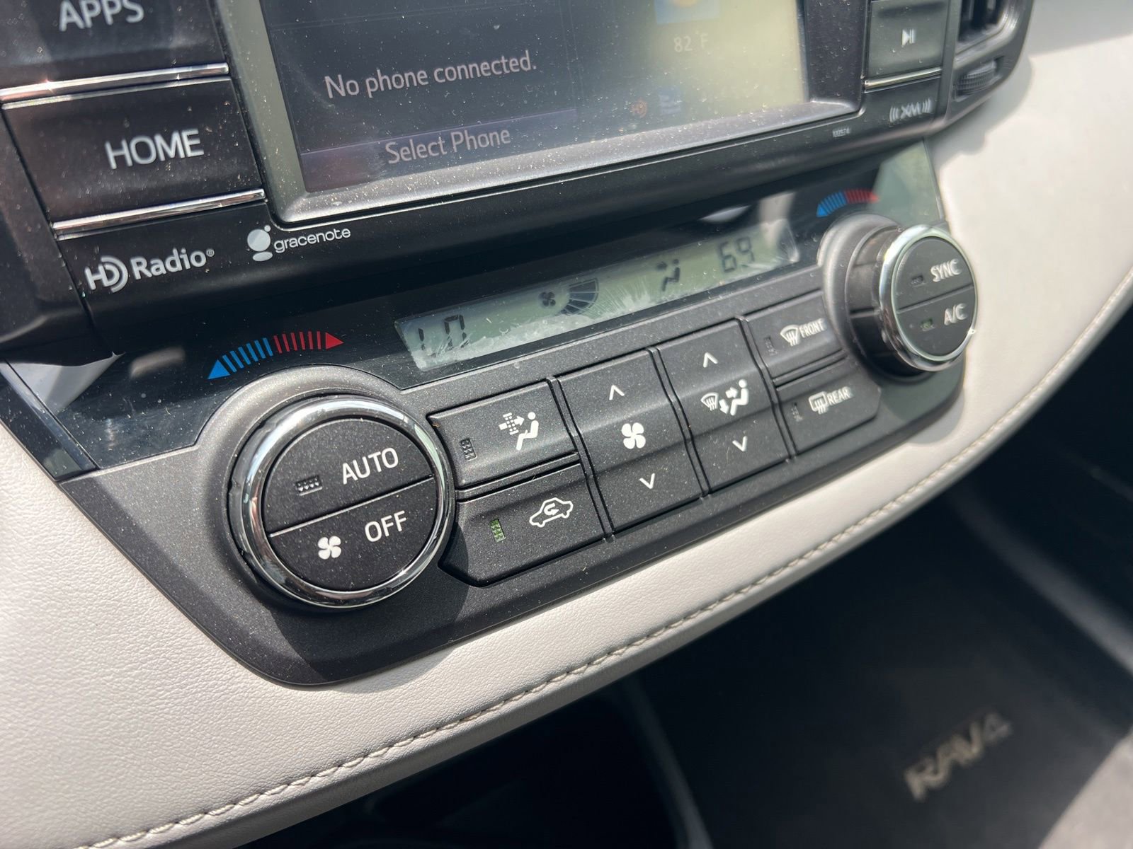 Used 2017 Toyota RAV4 XLE AWD/4WD image 16