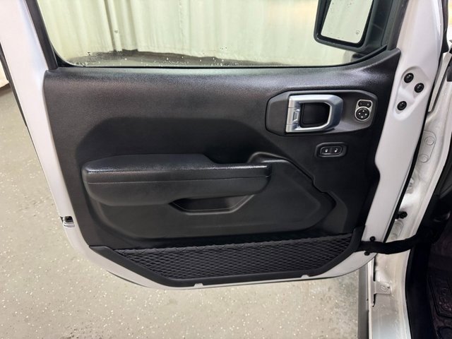 Used 2022 Jeep Gladiator Rubicon w/ Cold Weather Group image 18