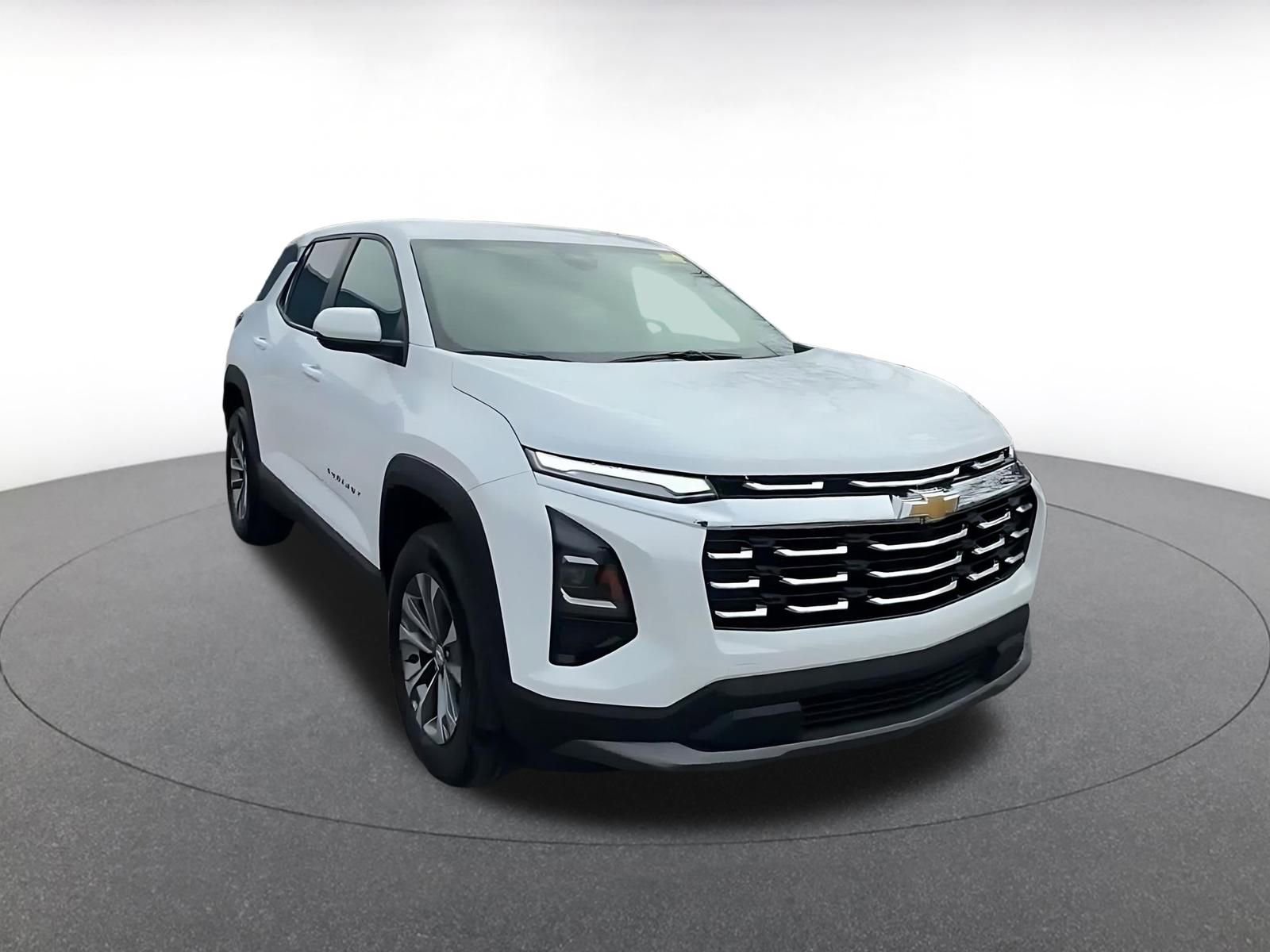 Used 2025 Chevrolet Equinox LT image 3